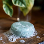 Load image into Gallery viewer, Image of The Informint solid shampoo bar with lather
